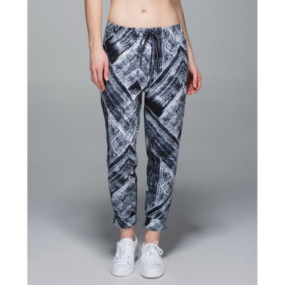 lululemon athletica Pants - Lululemon Womens 8 Black/White Full-On Luon Jet Cr